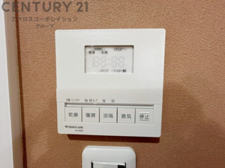 暖房機能があるため、冬場でも温かい浴室で入浴でき、乾燥機能があるため、水気を素早く取り除けます。また、換気機能があるため、湿気を素早く排出してカビや雑菌の発生を防ぐことができます。