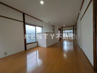 【居間・リビング】 | 品川区荏原1丁目3番18号戸建て | ゆったりとした居間です