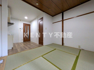 【寝室】 | 品川区荏原1丁目3番18号戸建て | 開放的な寝室です