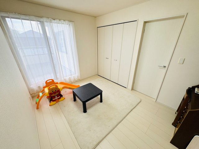 四街道市大日　中古戸建の洋室