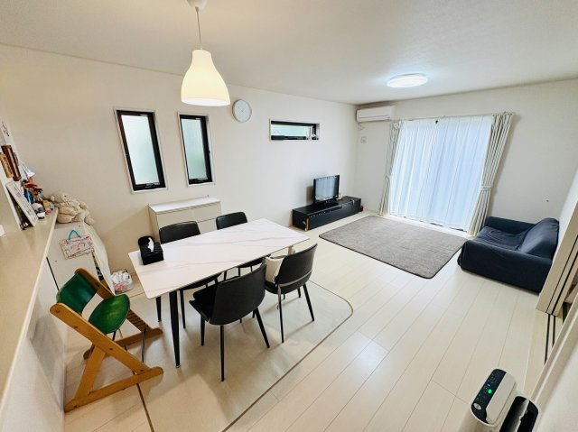 四街道市大日　中古戸建の居間・リビング