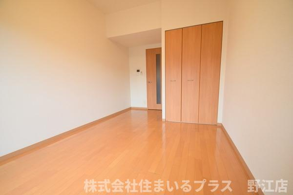 エス・キュート城東中央の洋室
