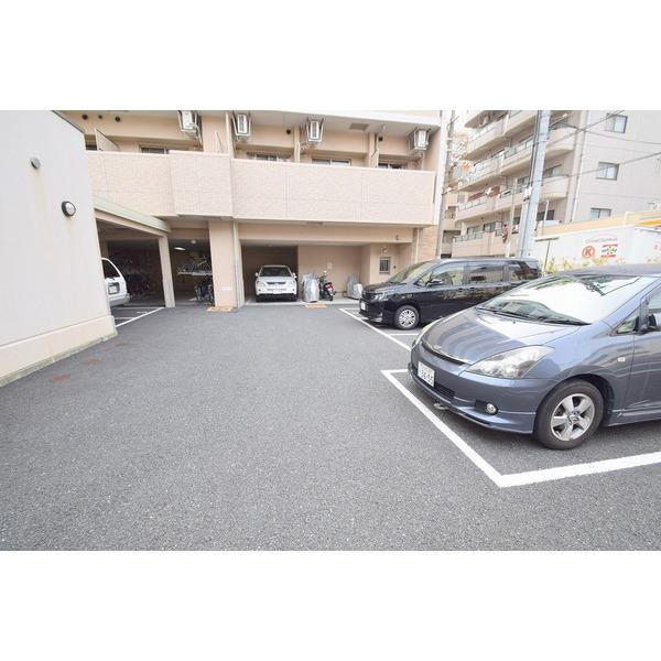 エス・キュート城東中央の駐車場