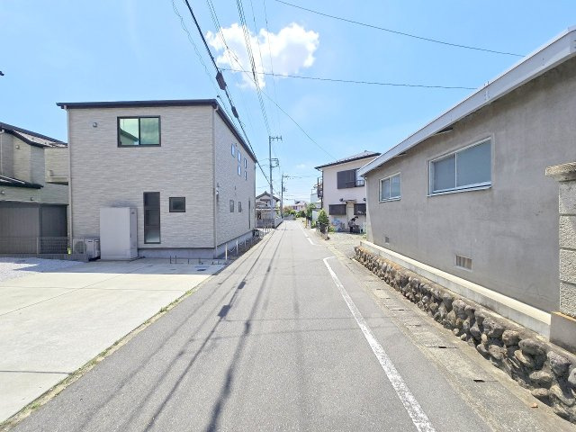 西多摩郡瑞穂町石畑　中古戸建の前面道路含む現地写真