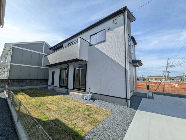 水戸市赤塚　1丁目　新築戸建て　1号棟の外観|【月々6万円台〜】
写真だけでは伝わらない快適さを、ぜひ現地で体感しませんか？
即日見学可能です！平日のご案内も可能です♪
お気軽にお問合せください！
