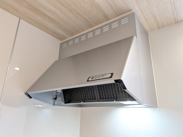 水戸市赤塚　1丁目　新築戸建て　1号棟のキッチン|お料理が楽しくなる、静かでパワフルな換気扇。
キッチンとリビングの空気をいつもクリーンに保ちます。