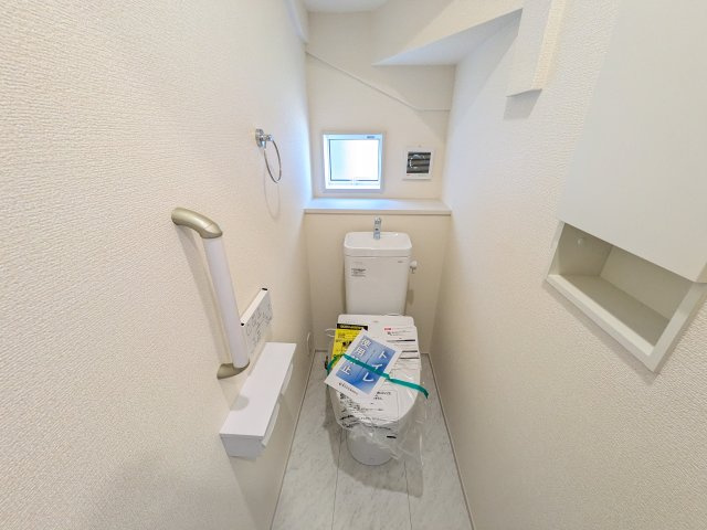 水戸市赤塚　1丁目　新築戸建て　2号棟のトイレ|高い節水性能で、水道代を大幅にカット。環境とお財布に優しく、家計をしっかりサポートします。