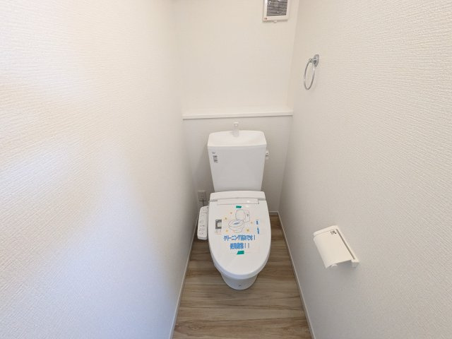 取手市藤代南　3期　新築戸建て　1号棟のトイレ|高い節水性能で、水道代を大幅にカット。環境とお財布に優しく、家計をしっかりサポートします。
もちろん温水洗浄便座付きです♪