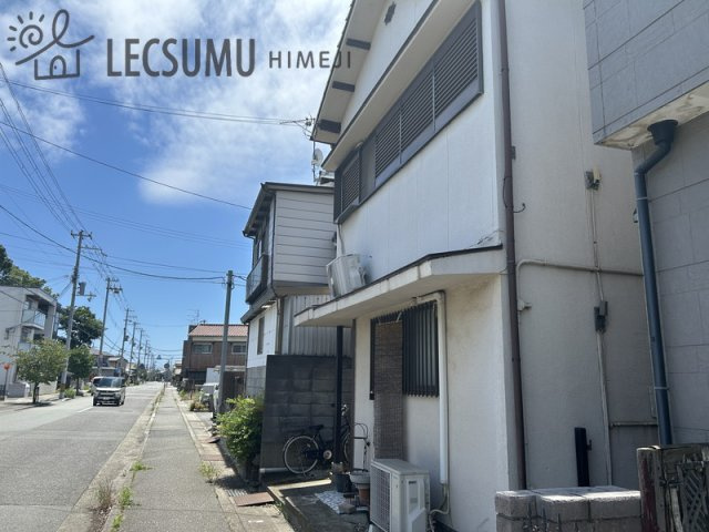姫路市飾磨区英賀宮町2丁目/中古戸建の前面道路含む現地写真