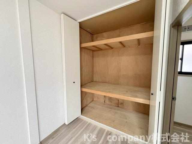 ◎高座郡寒川町倉見　中古戸建の収納|洋室5.5帖の収納スペース◇
