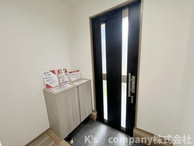 ◎高座郡寒川町倉見　中古戸建の玄関|玄関周辺スペース◇