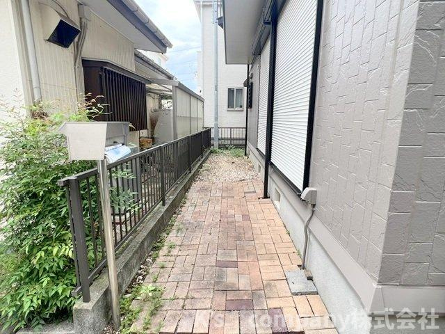 ◎高座郡寒川町倉見　中古戸建の庭|お庭スペース◇雑草の心配がないタイルテラス◇