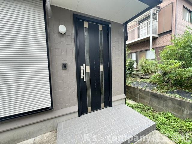 ◎高座郡寒川町倉見　中古戸建の玄関|玄関周辺スペース◇