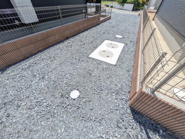 第1　常総市収納谷　新築戸建て　2号棟の駐車場|駐車は5台以上可能です♪
現地案内会開催中です！ 平日のご見学も可能です。 お気軽にお問い合わせください♪ 【リアライズ不動産】 0297-86-8370まで♪
