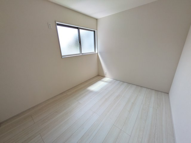 第1　常総市収納谷　新築戸建て　2号棟の洋室|２面採光で明るい洋室♪
