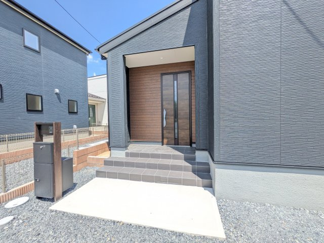 第1　常総市収納谷　新築戸建て　3号棟の玄関|日当たりや広さを現地で体感してください。理想のガーデニングや家庭菜園を始めてみませんか。