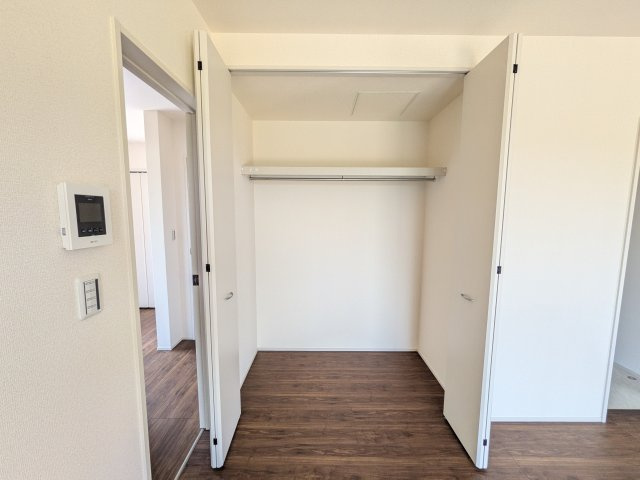 第1　常総市収納谷　新築戸建て　3号棟の洋室|全居室に収納を完備。
すっきりとした空間で、集中して勉強に取り組んだり、自分だけの時間を楽しめるプライベート空間です。