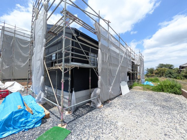 第1　常総市収納谷　新築戸建て　3号棟の外観|【月々4万円台〜】
写真だけでは伝わらない快適さを、ぜひ現地で体感しませんか？
即日見学可能です！平日のご案内も可能です♪
お気軽にお問合せください！