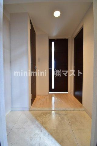 大阪市中央区徳井町２丁目の賃貸マンションの玄関
