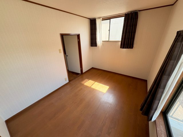 富雄北1丁目貸家の洋室
