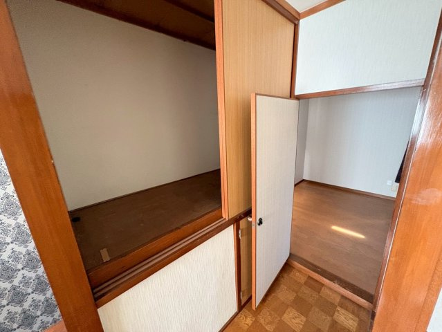 富雄北1丁目貸家の収納