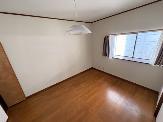 富雄北1丁目貸家の洋室