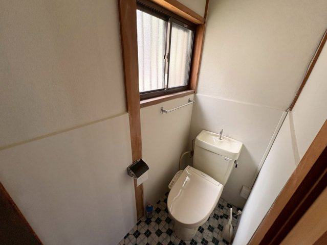 富雄北1丁目貸家のトイレ