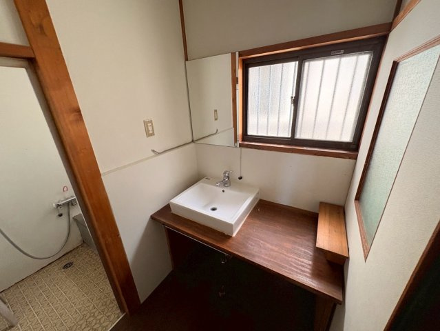 富雄北1丁目貸家の洗面所