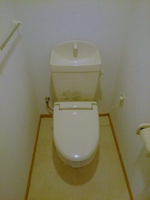 【トイレ】 | エストレーノパレスＡ | 清潔感のあるトイレです