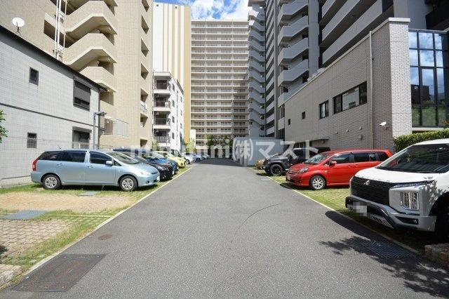 大阪市福島区鷺洲５丁目の賃貸マンションの駐車場