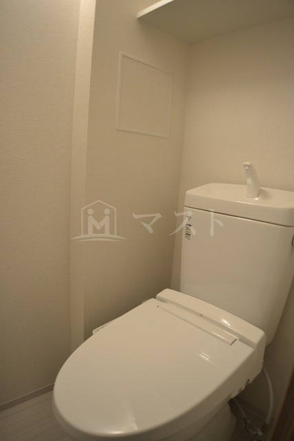 大阪市西区靱本町２丁目の賃貸マンションのトイレ