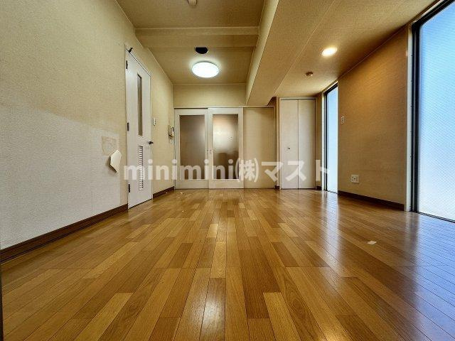 大阪市西区九条２丁目の賃貸マンションの居間・リビング|※別号室参考写真