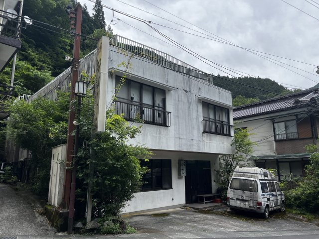 売中古戸建　静岡市葵区梅ヶ島の外観|梅ヶ島の大自然に包まれ、温泉と渓流のせせらぎで癒しの時間をお届けします。
