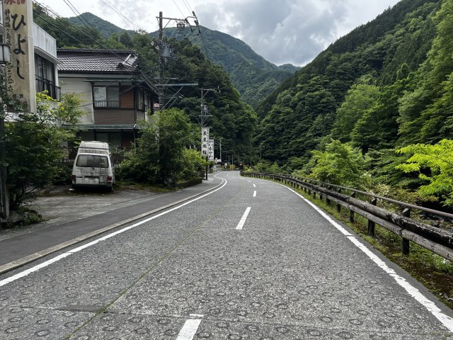 売中古戸建　静岡市葵区梅ヶ島の前面道路含む現地写真|幹線道路に面した便利な場所です。
