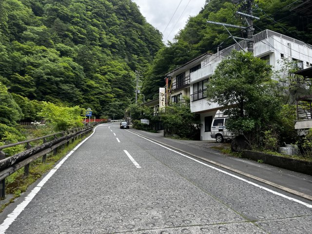 売中古戸建　静岡市葵区梅ヶ島の前面道路含む現地写真|山や川に囲まれ、とても静かで癒されます。