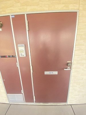 レオパレスコンフォート安倉の玄関