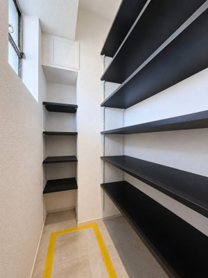 【玄関】 | ライオンズマンション青葉台 | ◆暮らし心地を大きく左右する収納を、適材適所に配置し使い勝手を考慮しました。空間を余すところなく有効利用した収納は生活空間をより上質なものにしてくれるでしょう。