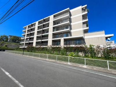 【外観】 | ライオンズマンション青葉台 | ◆管理体制良好なマンションです。清潔感のあるエントランスに開放感のある住環境。