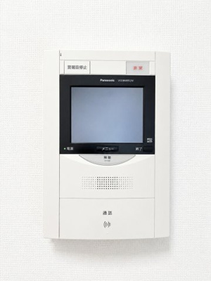 【防犯設備】 | ライオンズマンション青葉台 | ◆受話器を持たずに、来訪者と通話ができ、モニターで姿が確かめられるインターホンを採用しました。暮らしの安心感を一層高めます。
