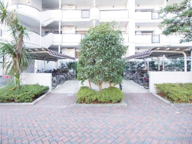 マンションの敷地内