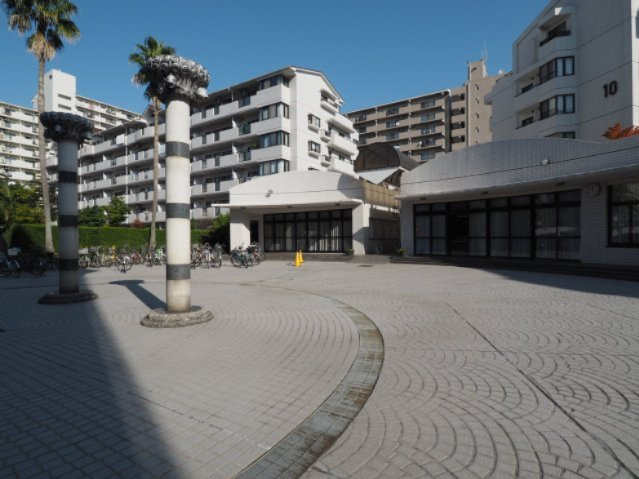 マンションの敷地内