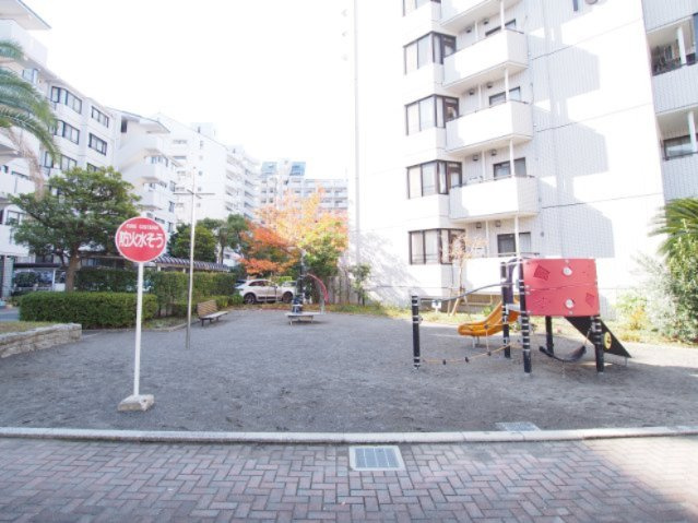マンションの敷地内