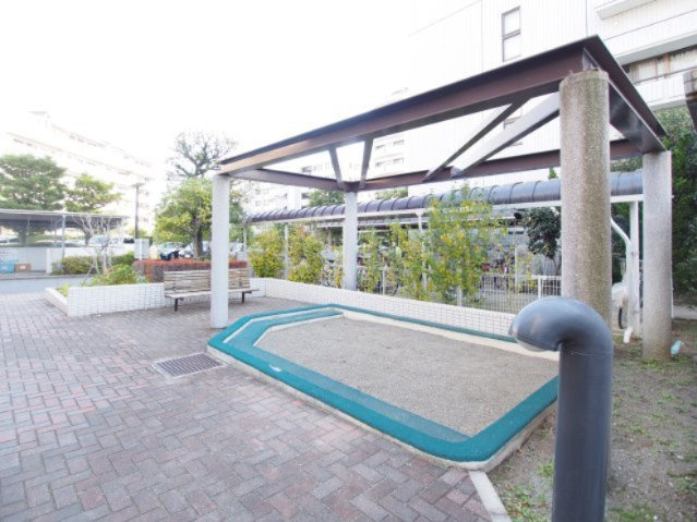 マンションの敷地内