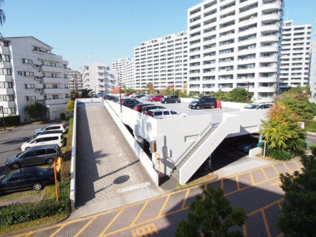マンションの敷地内