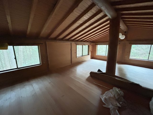 売中古戸建　静岡市葵区湯ノ島の洋室|木に囲まれて癒されるお部屋です。