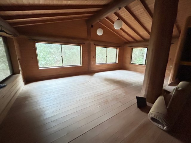 売中古戸建　静岡市葵区湯ノ島の洋室|家族や仲間がゆったり集える20帖の広々空間