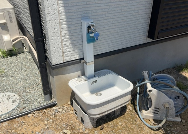 【設備】 | 敷地内には、散水栓や立水栓があります。水道水を直接利用できるため、水を運ぶ手間を省くことが出来ます。大量の水を必要とする洗車作業や清掃などに役立ちます。その他設備とあわせて、現地でご確認ください。