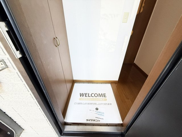 ドルフ東久万の玄関