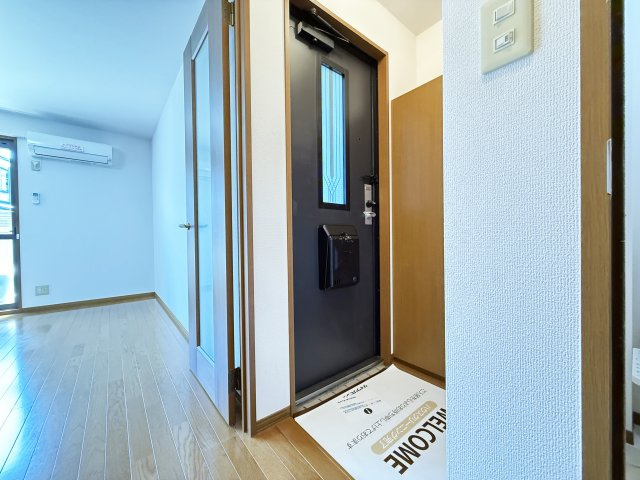 ドルフ東久万の玄関