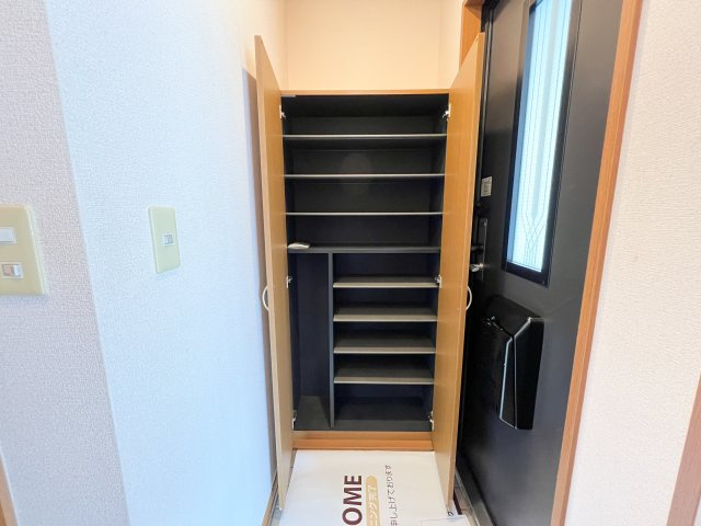 ドルフ東久万の玄関